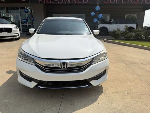 Used 2017 Honda Accord Sport image 2