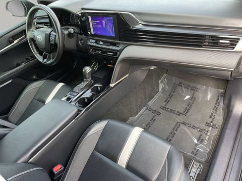 Used 2025 Toyota Camry SE w/ Convenience Package FWD image 12