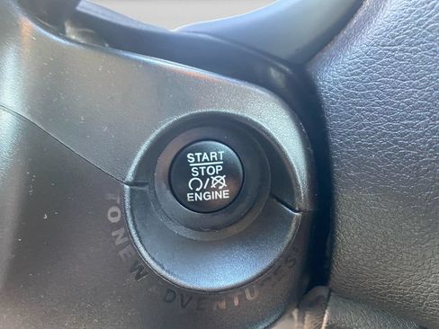 Used 2020 Jeep Renegade Altitude FWD image 26