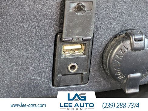 Used 2018 Toyota RAV4 LE FWD image 24