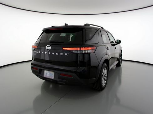 Used 2025 Nissan Pathfinder SV image 9