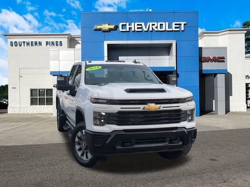Used 2024 Chevrolet Silverado 2500 Custom w/ Custom Value Package image 1