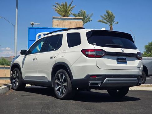 Used 2023 Honda Pilot Touring image 5