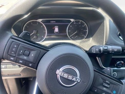 Used 2023 Nissan Rogue SV FWD image 11