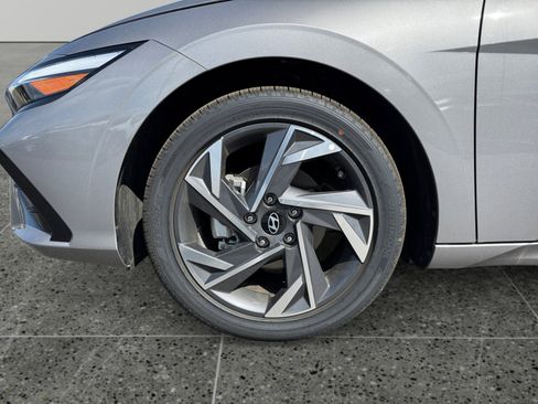 New 2025 Hyundai Elantra SEL image 14