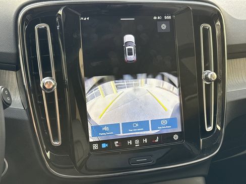 Certified 2025 Volvo XC40 B5 Core image 25