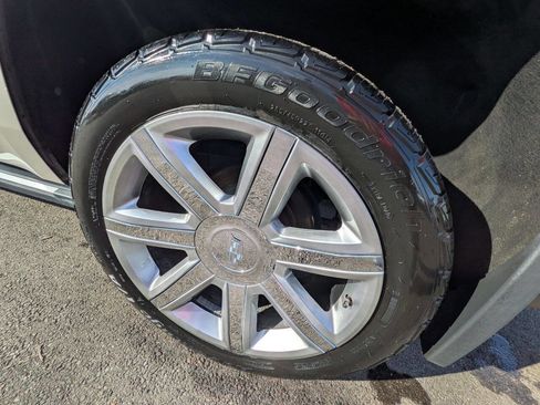 Used 2015 Cadillac Escalade Premium image 9