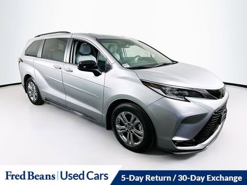 Certified 2023 Toyota Sienna XSE image 35