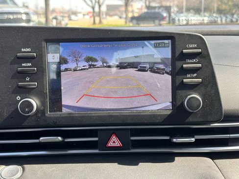 Used 2025 Hyundai Elantra Blue image 37