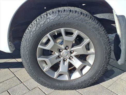 Used 2016 Nissan Frontier SL w/ Moonroof Package image 10