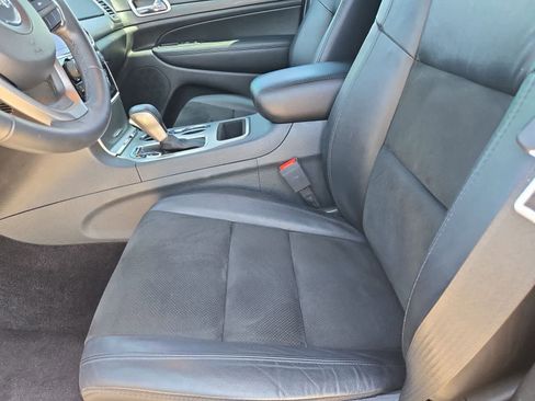 Used 2019 Jeep Grand Cherokee Altitude RWD image 15