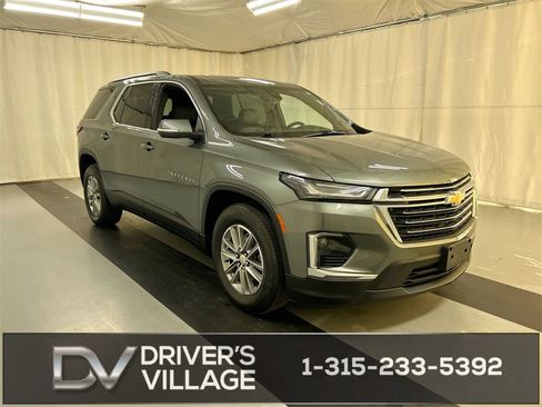 Used 2023 Chevrolet Traverse LT image 1