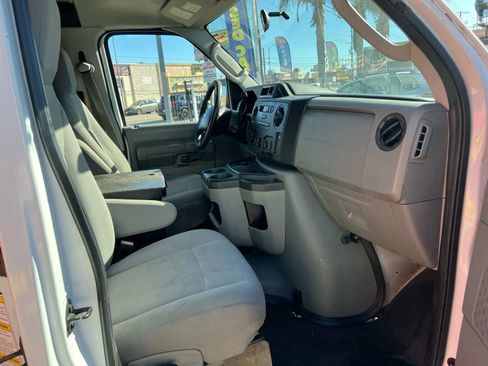 Used 2013 Ford E-150 and Econoline 150 Van 3D image 12