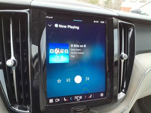 Certified 2023 Volvo XC60 B5 Plus w/ Protection Package Premier image 24