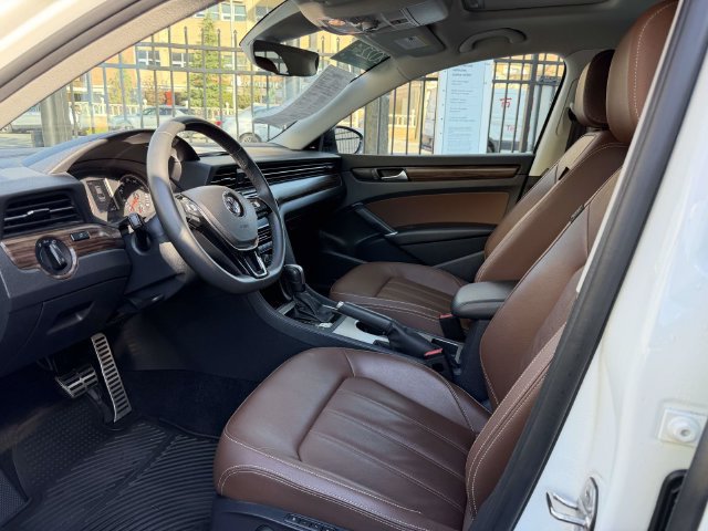 Certified 2022 Volkswagen Passat 2.0T FWD image 17