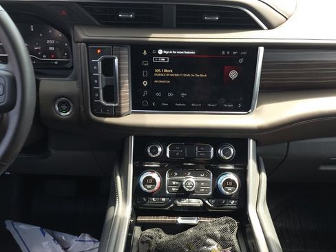 Used 2023 GMC Yukon XL Denali RWD image 25