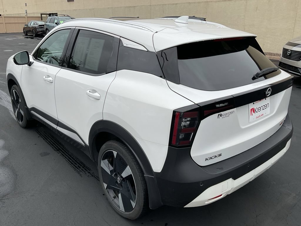 Used 2025 Nissan Kicks SR AWD/4WD image 7