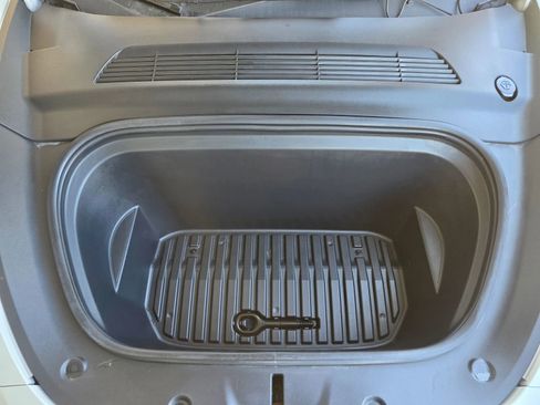 Used 2021 Tesla Model Y Performance image 38