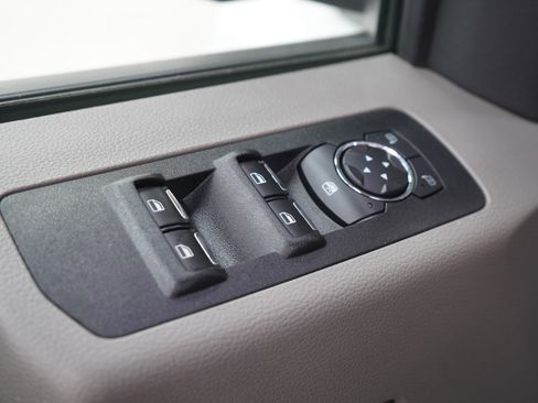 Used 2018 Ford F150 XLT AWD/4WD image 22