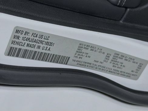 Used 2024 Jeep Grand Cherokee Altitude RWD image 34