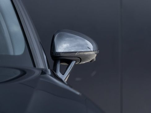Certified 2026 Porsche Macan AWD/4WD image 18