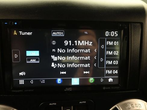 Used 2014 Jeep Wrangler Unlimited Sahara w/ Connectivity Group AWD/4WD image 19