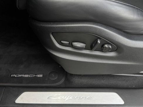 Certified 2025 Porsche Cayenne Coupe image 16