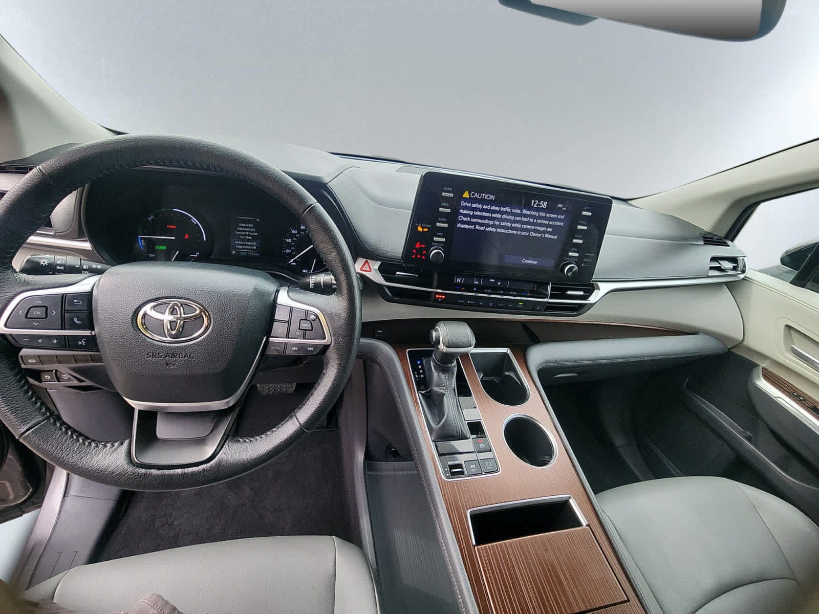 Used 2022 Toyota Sienna XLE AWD/4WD image 6