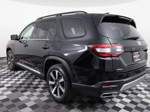 Used 2023 Honda Pilot Touring image 5