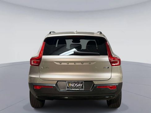 Used 2024 Volvo XC40 B5 Plus AWD/4WD image 11