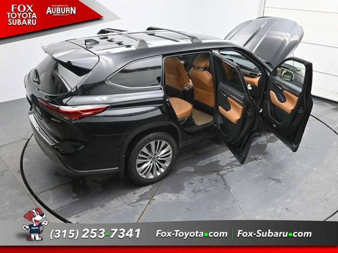 Used 2023 Toyota Highlander Platinum image 34
