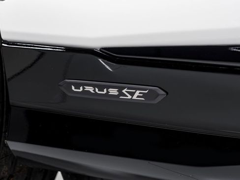 Used 2025 Lamborghini Urus SE image 56