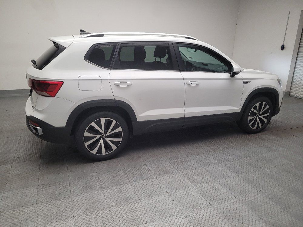 Used 2023 Volkswagen Taos SE w/ Panoramic Sunroof Package AWD/4WD image 10