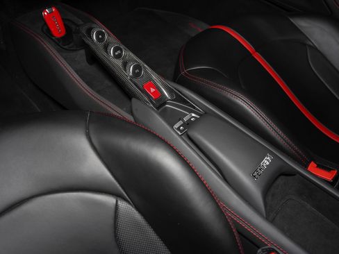 Used 2022 Ferrari F8 Tributo RWD image 43