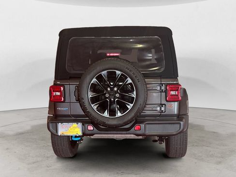 Used 2024 Jeep Wrangler Unlimited Sahara w/ Technology Group AWD/4WD image 4