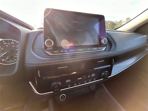 Certified 2021 Nissan Rogue SV image 18