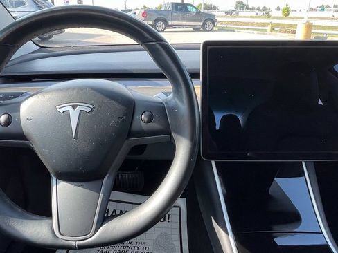 Used 2018 Tesla Model 3 Long Range RWD image 15