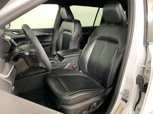 Used 2025 Jeep Grand Cherokee L Limited AWD/4WD image 27