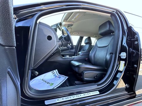 Used 2022 Chrysler 300 Touring L w/ Comfort Group AWD/4WD image 10