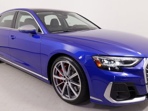Used 2023 Audi S8 w/ S8 Comfort Plus Package image 8