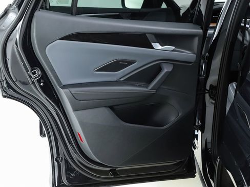 New 2026 Volkswagen Tiguan SEL R-Line AWD/4WD image 17
