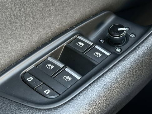 Used 2019 Audi Q8 Premium w/ Convenience Package image 33