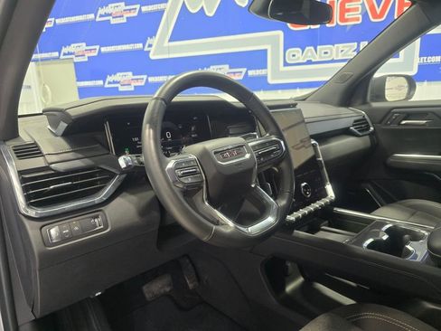 Used 2025 GMC Acadia Elevation image 17