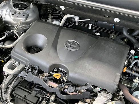 Used 2021 Toyota RAV4 XLE image 28