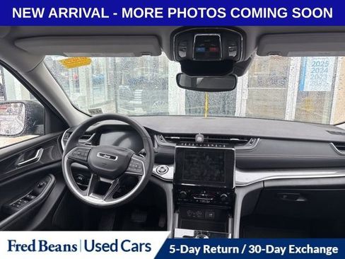 Used 2023 Jeep Grand Cherokee Laredo w/ Luxury Tech Group I image 11