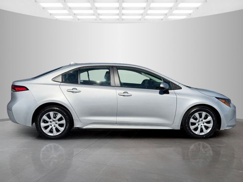Used 2024 Toyota Corolla LE image 6