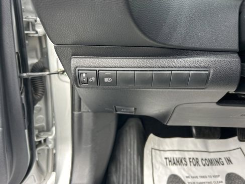 Used 2024 Toyota Corolla SE image 6