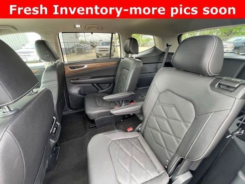 Used 2025 Volkswagen Atlas SE image 7