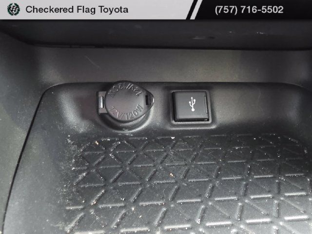 Used 2021 Toyota RAV4 XLE w/ Convenience Package AWD/4WD image 17