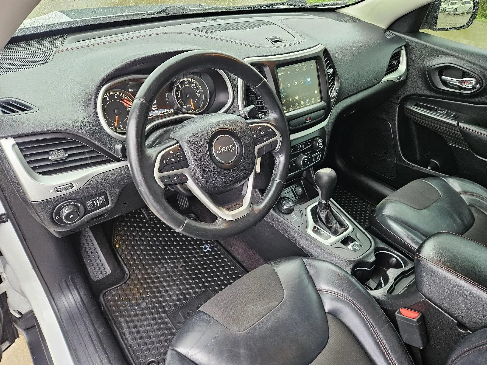 Used 2017 Jeep Cherokee Trailhawk w/ Trailer Tow Group AWD/4WD image 13